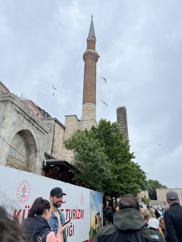 Line in front of the Aya Sophia, Istanbul Turkey